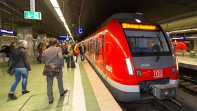 Erste Fahrgäste wollen Geld von RMV zurück