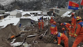 Mehr als 40 Menschen bei Erdrutsch verschüttet