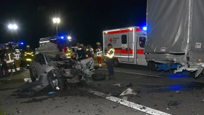 Mann prallt gegen Kleintransporter und stirbt