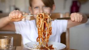 Der Gourmet im Hochstuhl liebt Garnelen