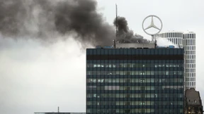 Wahrzeichen von Westberlin in Flammen