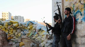 Rebellen nehmen Flughafen ein