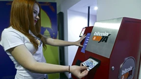 Bitcoins fallen unter 300 Dollar 