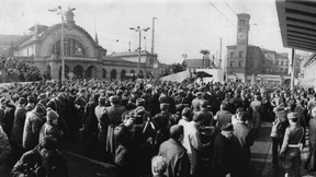 Willy Brandt ans Fenster!