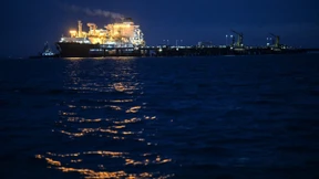 Spezialschiff für Flüssigerdgas-Terminal erreicht Wilhelmshaven