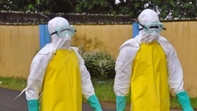 Bürger stürmen Ebola-Station, Infizierte fliehen
