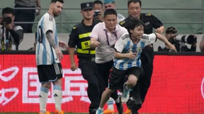 Flitzer umarmt Messi und narrt die Sicherheitskräfte