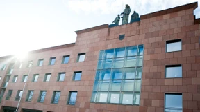 Blutspuren am Ladekabel nach dem Sex