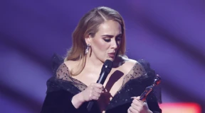 Adele: „Wagt es nicht, mich zu bewerfen!“