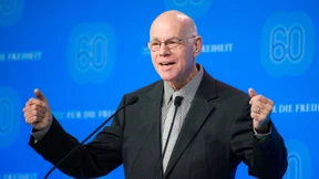 Lammert findet das Rednerpult im Bundestag überflüssig