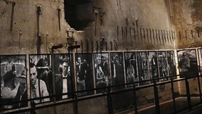 Körper im dunklen Raum