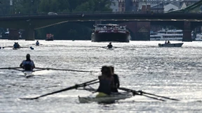 Granaten im Ruderclub