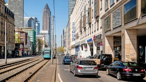 Für Autos wird es rund um den Frankfurter Hauptbahnhof eng