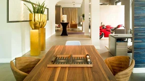 Living, Liebesdienste und Juwelen