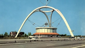 Wer braucht noch Tankstellen? Macht Cafés draus!