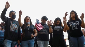 Schüsse durch das Autofenster