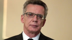 De Maizière plant Sonderbericht zu Zuwanderer-Kriminalität