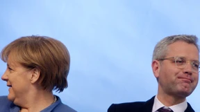 Tritt Merkel wegen Trump wieder an?