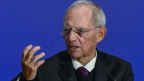 Schäuble gesteht Fehler und kritisiert Merkel