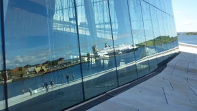 Alles drängt zum Wasser, zum Fjord, zum Meer