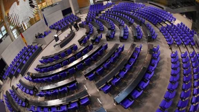 Kritik an Kosten für vergrößerten Bundestag