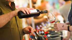 Und ein letztes Glas im Stehn