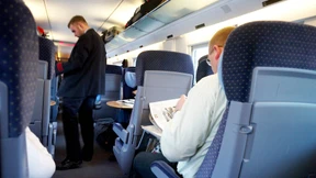 Weiterschlafen, wenn der Schaffner kommt