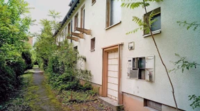 Fenster und Türen zugemauert