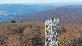 Mit Ausblick auf die Taunushöhen