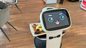 Roboter-Kellner im Restaurant