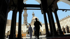 Der Vorhang ist auf, das Ende offen