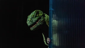 Im Spielzeug-Jeep auf Dino-Jagd