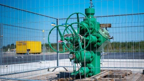 Lodernde Feuerbälle aus dem Wasserhahn