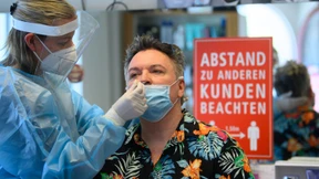 Knapp 25.000 Neuinfektionen, Sieben-Tage-Inzidenz geht zurück