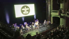 Selbstgespräch auf offener Bühne