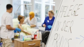 Wieder mehr Pflege-Azubis