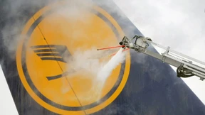 Frankfurter Flughafen stellt Betrieb wegen Eisregens ein