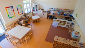 Eltern ohne Kinderbetreuung können auf längeren Lohnersatz hoffen