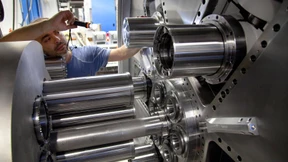 Schäuble springt Unternehmern bei