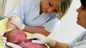 Trotz lauter Klagen wieder mehr Hebammen