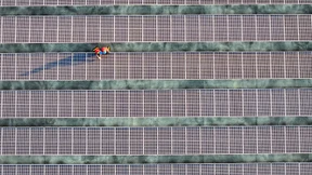 China nimmt größte Solaranlage der Welt in Betrieb