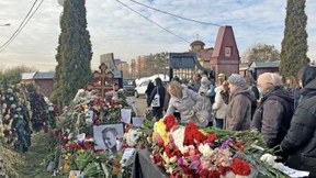 Warum der Strom der Besucher an Nawalnyjs Grab nicht abreißt