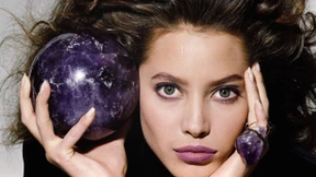 Wenn das Model den Revolver zieht