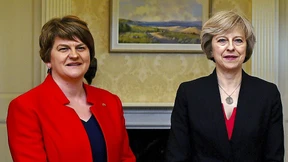 Minderheitsregierung in Großbritannien steht