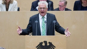 Dunkle Andeutungen der Opposition