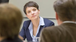 Petry spricht von Rückzug bei weiterem Rechtsruck
