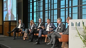 Der KI-Wettlauf um das Spezialwissen von Betriebswirten beginnt