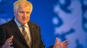 Seehofer bringt „nationale Maßnahmen“ in die Diskussion