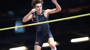 Baby greift nach den Sternen