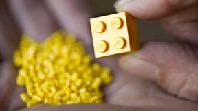 Lego tütet Steine künftig in Papier